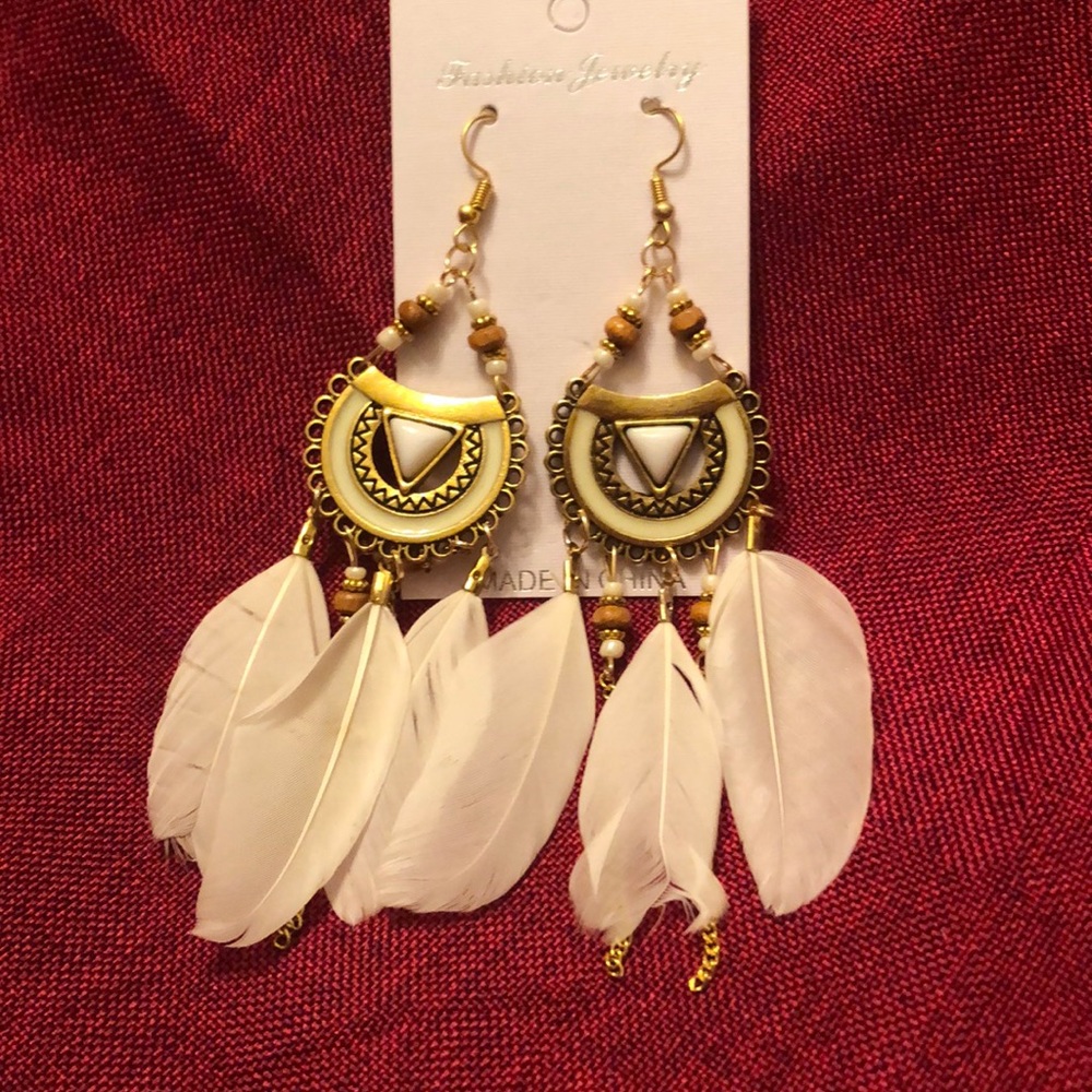 💍3 for $25💍Beautiful boho ivory feather earrings